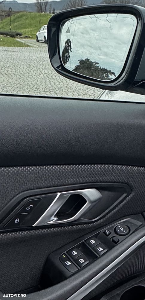 BMW Seria 3 318i Aut. - 13