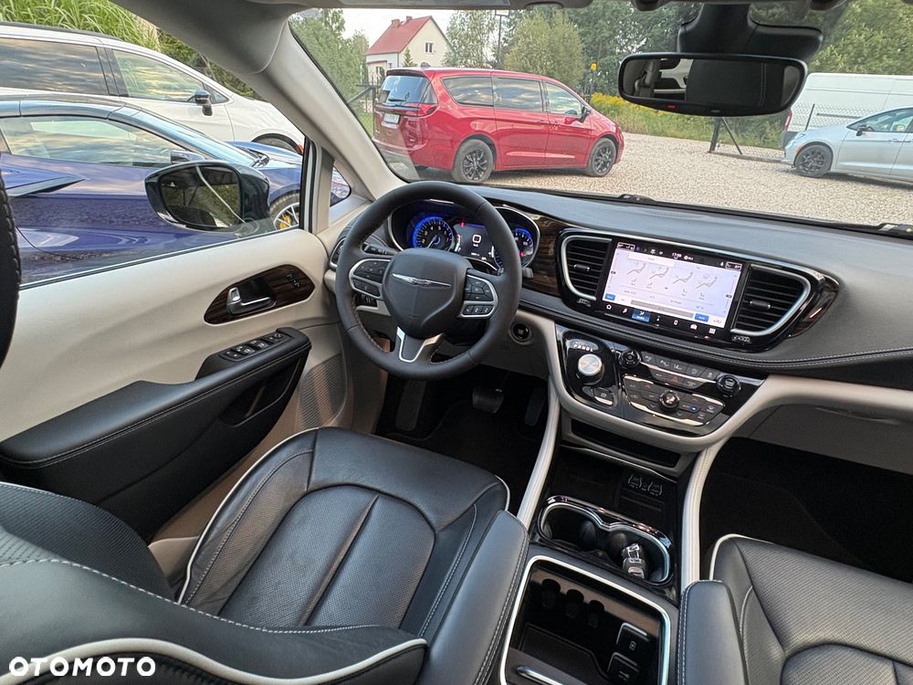 Chrysler Pacifica - 21