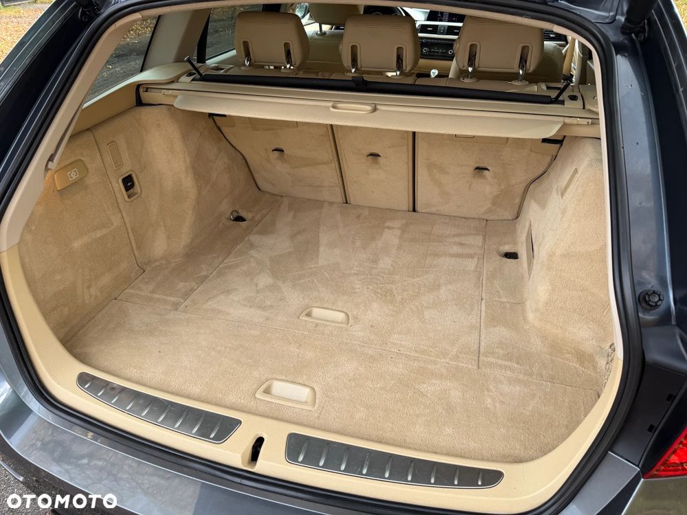 BMW Seria 3 318d DPF Touring Edition Exclusive - 27