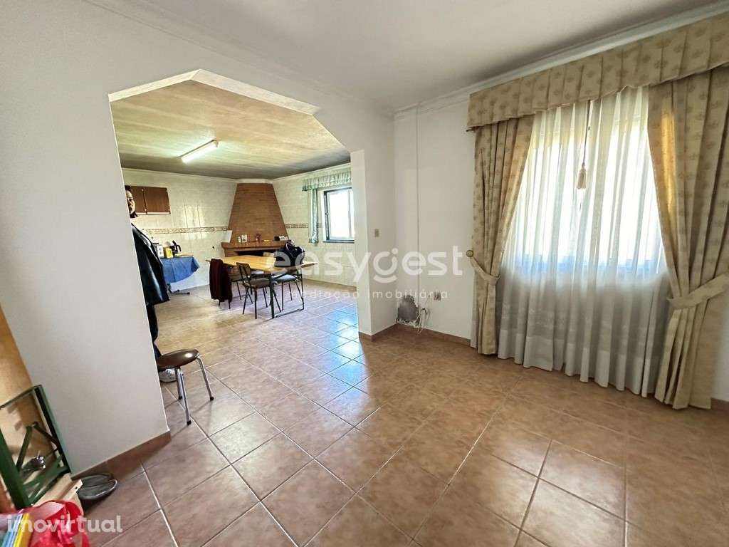 Magnifica Moradia com varanda e terreno em Açoreira Torre de Moncorvo. - Grande imagem: 2/17