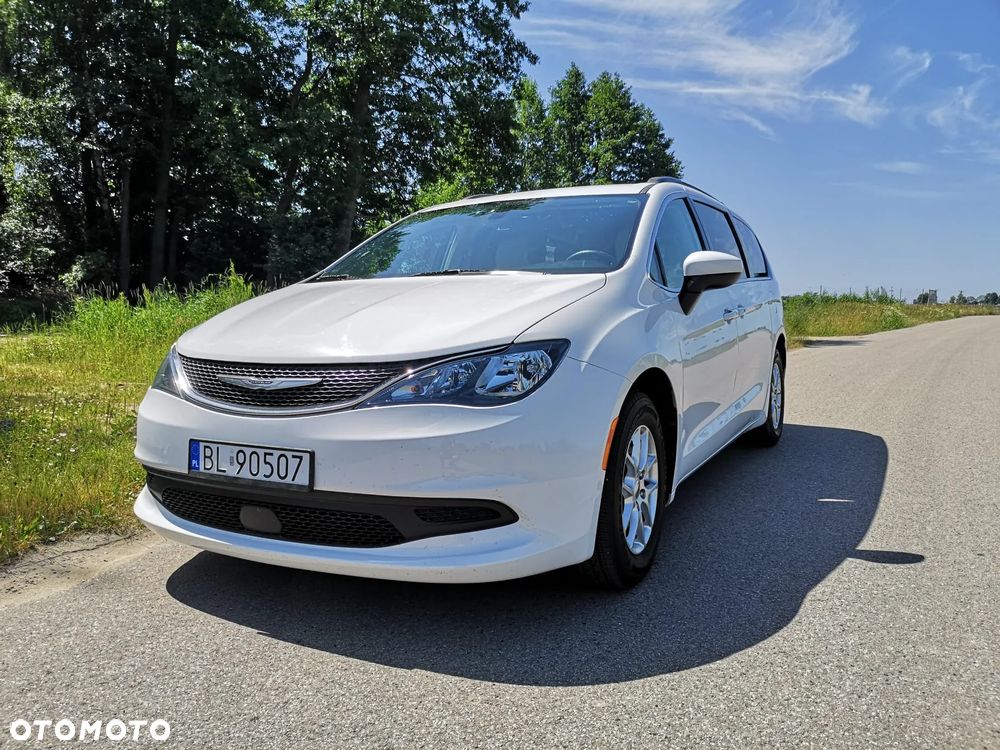 Chrysler Pacifica - 1