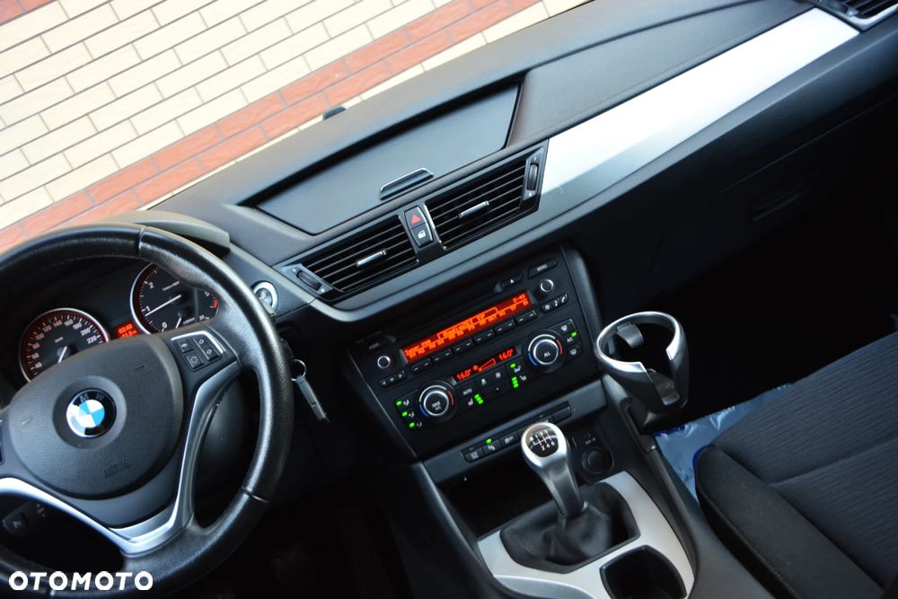 BMW X1 sDrive18d xLine - 36