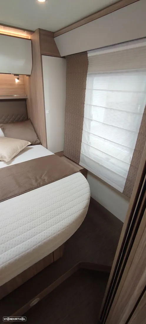 Burstner Ixeo I736 (Cama central - Sala face a face) - 17