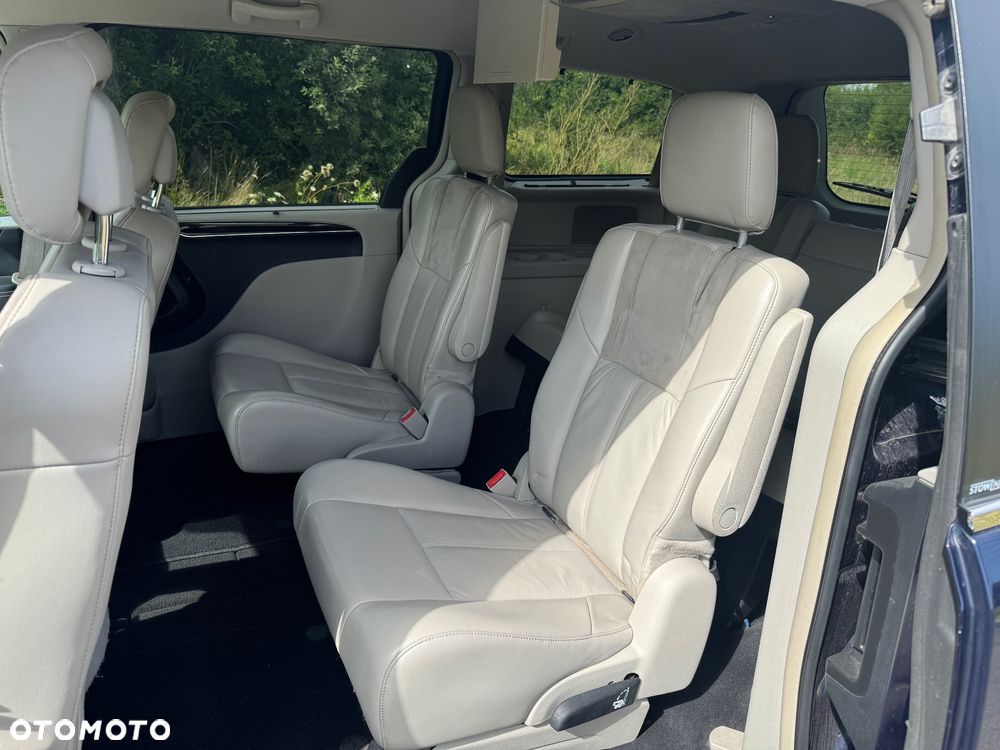 Chrysler Town & Country 3.6 Limited - 15