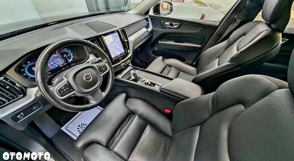 Volvo XC 60 B4 D AWD Geartronic Momentum Pro - 9