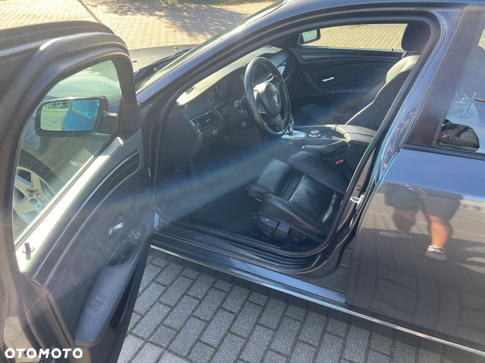 BMW Seria 5 525d - 16
