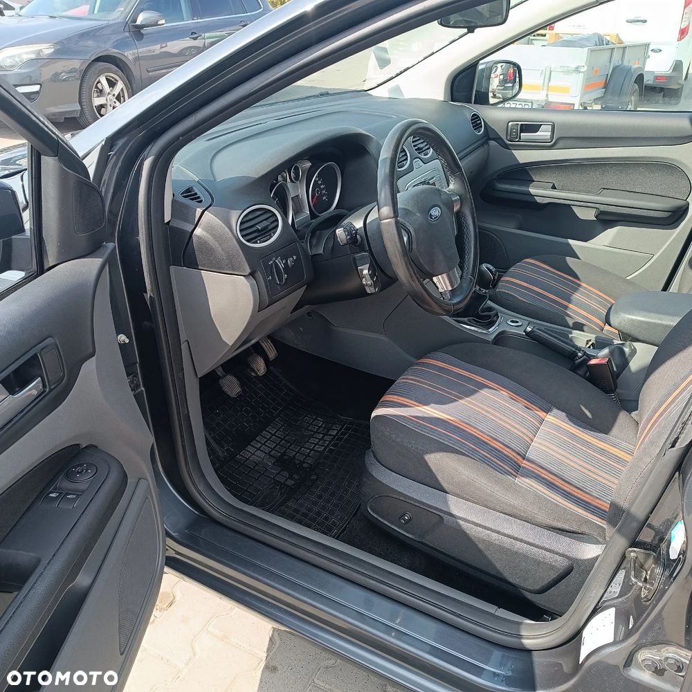 Ford Focus 1.6 Ti-VCT Style - 10