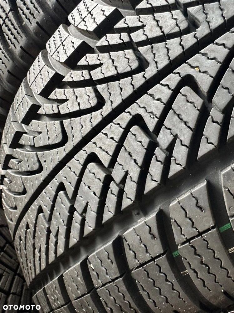 225/45r17 Goodyear UltraGrip 8_7mm_4szt_(6) - 8