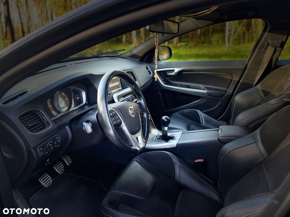 Volvo V60 D3 R-Design - 22