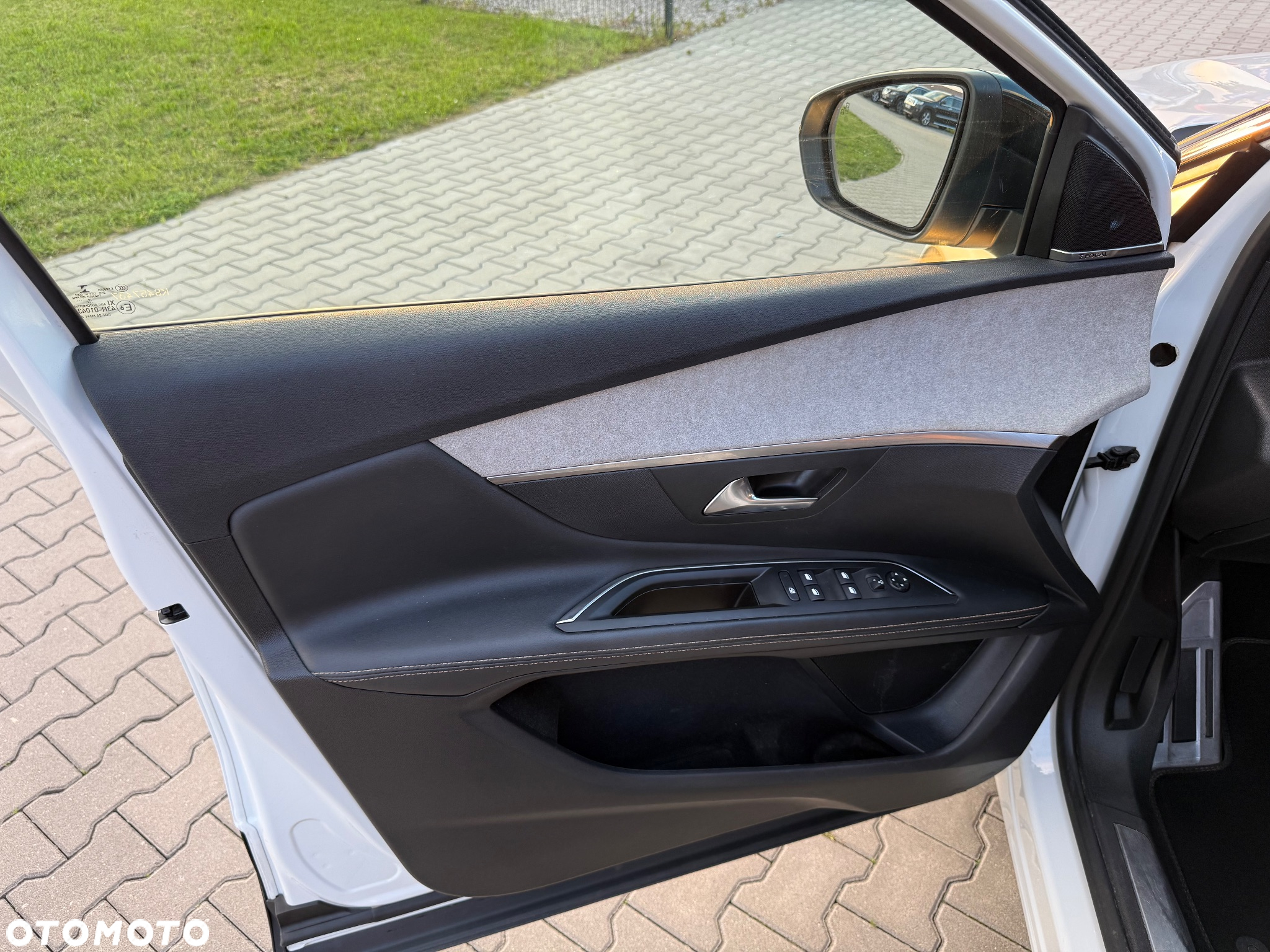 Peugeot 3008 Plug-In Hybrid4 300 e-EAT8 GT - 15