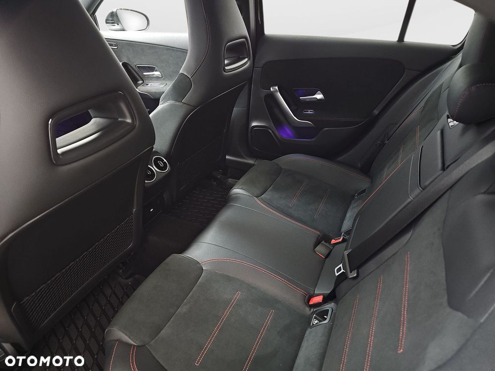 Mercedes-Benz Klasa A 220 4-Matic AMG Line 8G-DCT - 30