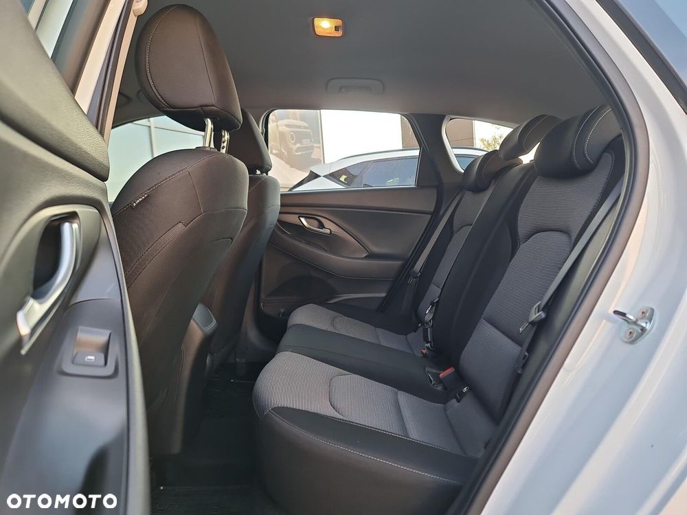 Hyundai i30 1.5 DPI Classic + - 28