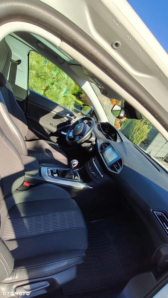 Peugeot 308 1.2 PureTech Allure S&S - 23