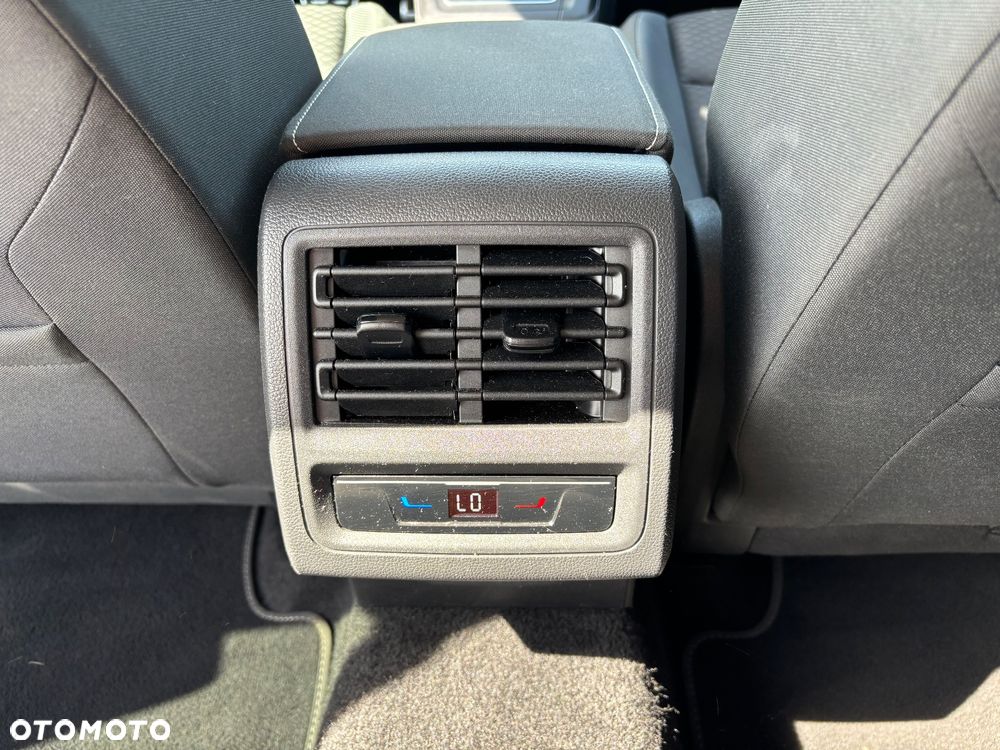 Volkswagen Golf 1.5 eTSI Active DSG - 19
