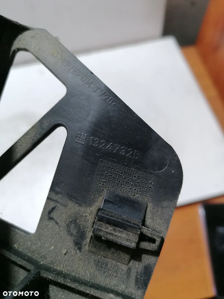OPEL ZAFIRA B 05-14r ŚLIZG ZDERZAKA TYŁ TYLNY ŚRODKOWY 13247325 - 2