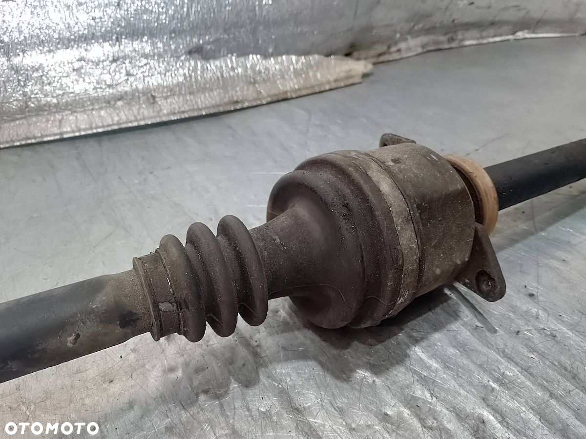 PÓŁOŚ PRAWA PRZÓD RENAULT TRAFIC 8200169163    93850890 2.5 DCI - 4