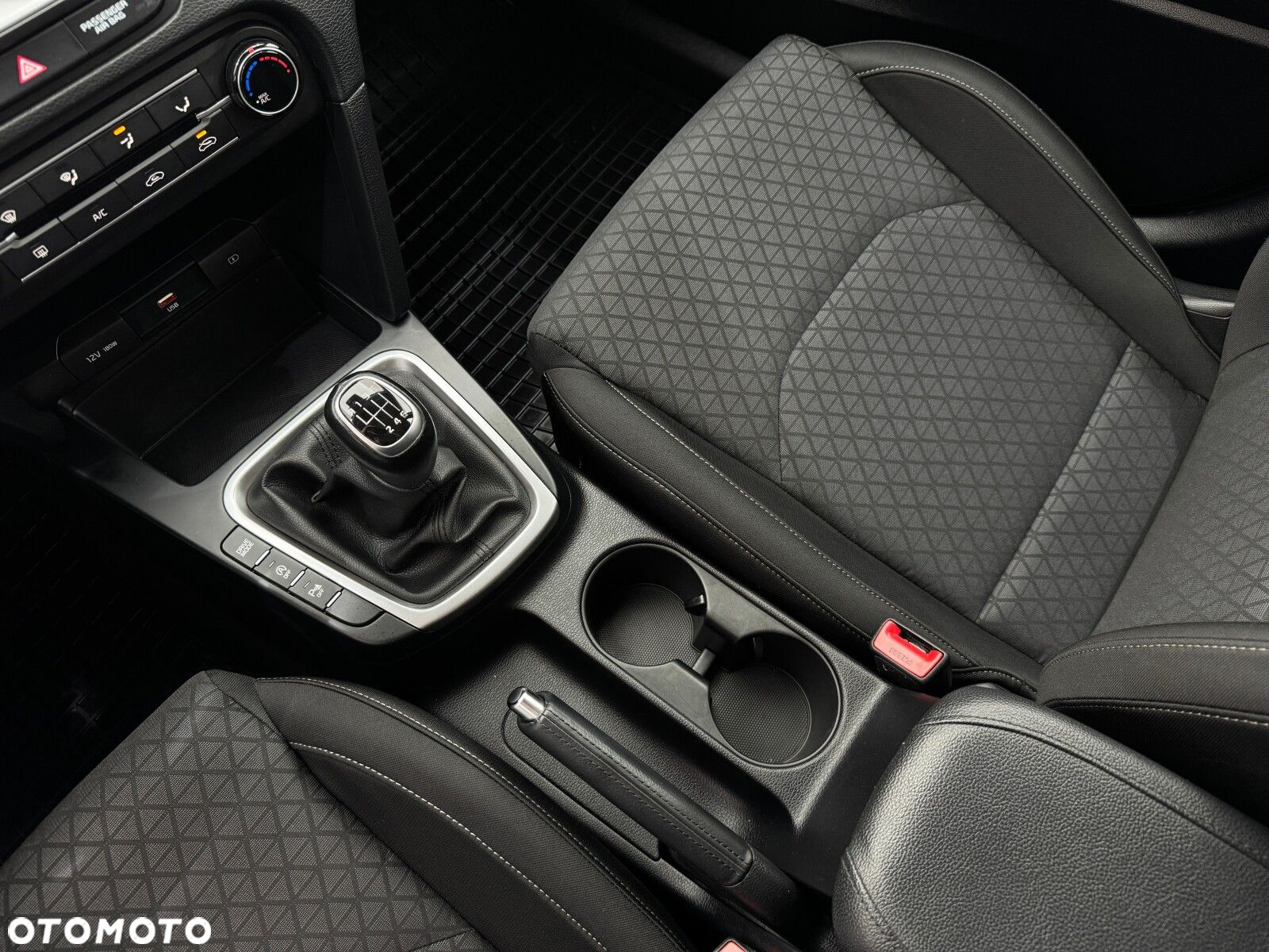 Kia Ceed - 25