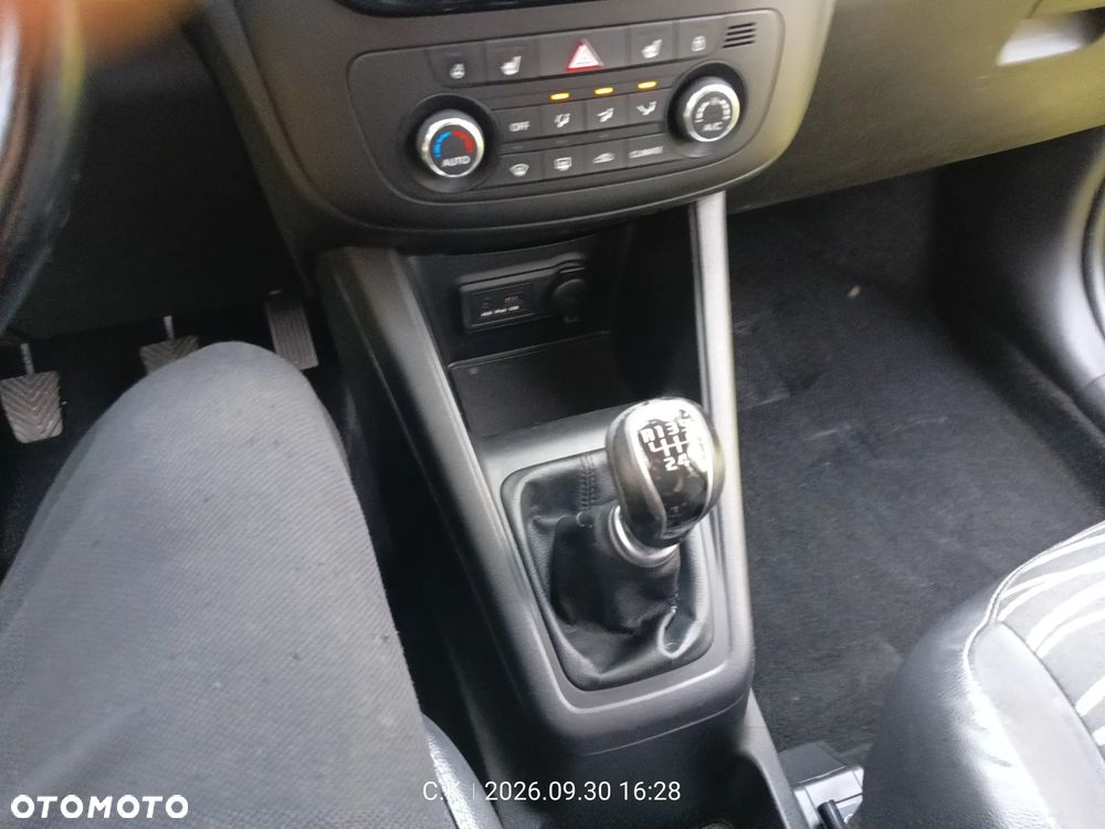 Kia Venga 1.4 Business Line - 36
