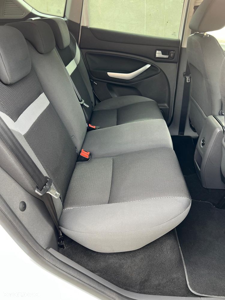 Ford Kuga - 13