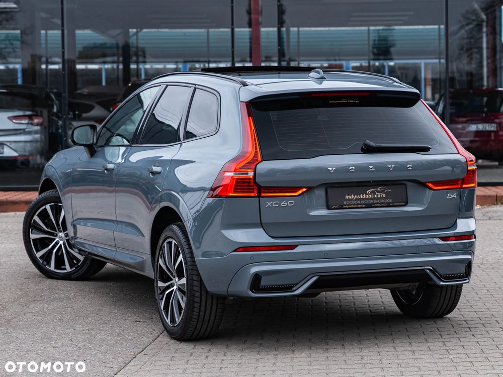 Volvo XC 60 B4 D Plus Dark - 4