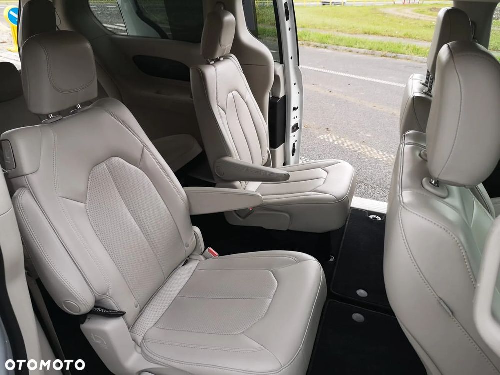 Chrysler Pacifica - 14