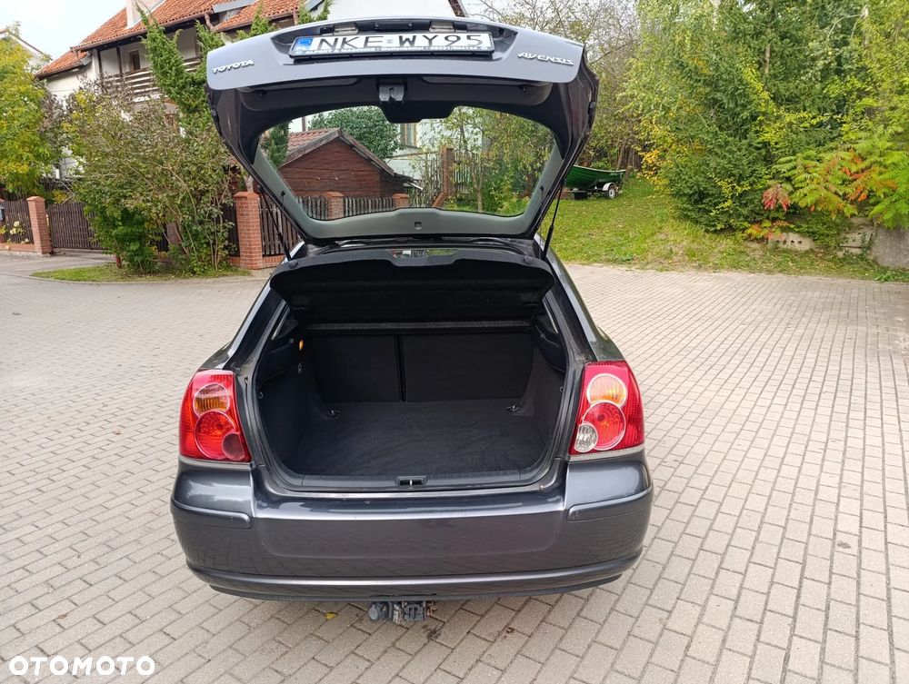 Toyota Avensis - 10