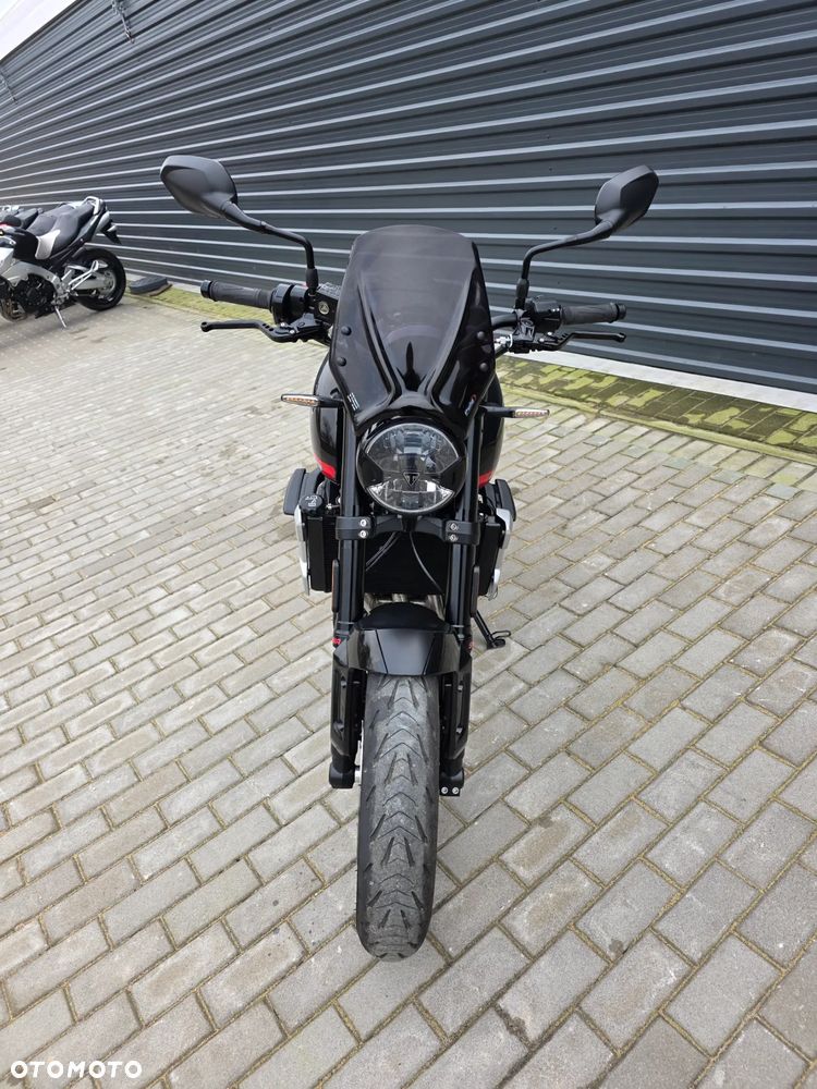 Triumph Trident - 27