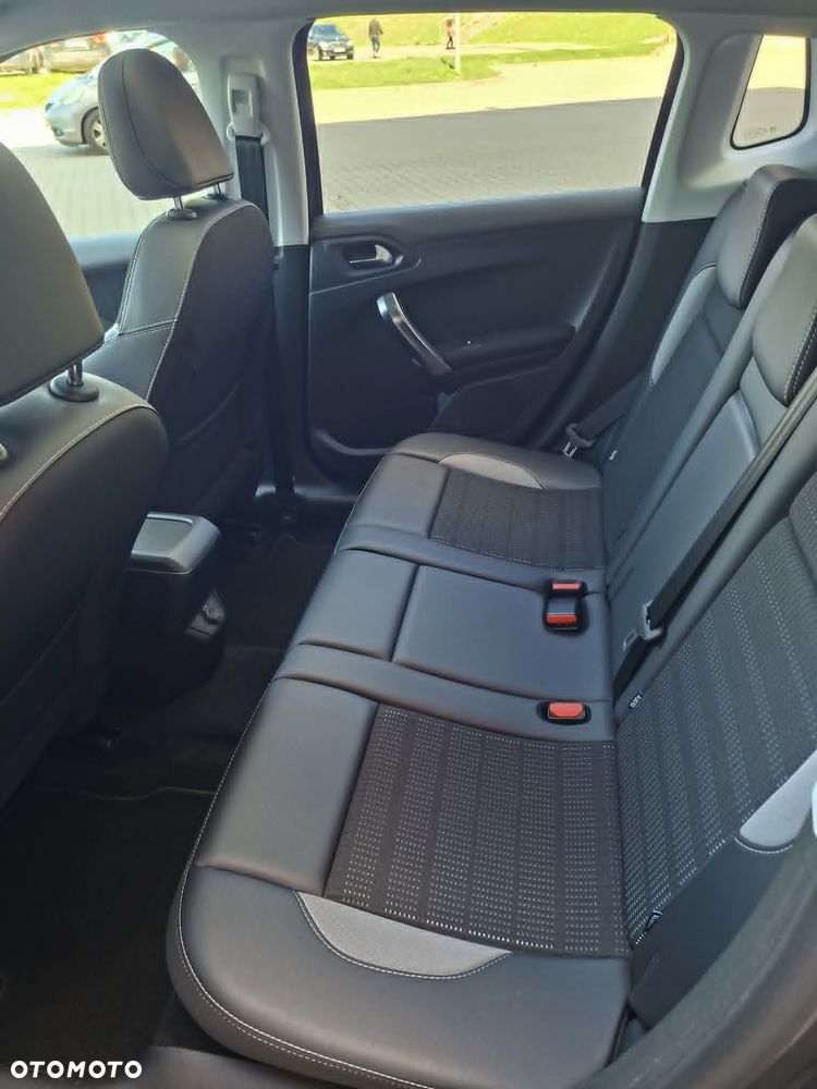 Peugeot 2008 BlueHDi 100 STOP & START Allure - 12