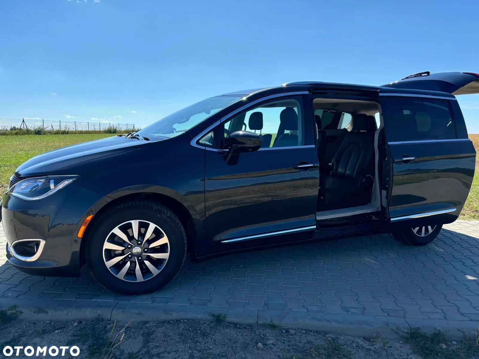 Chrysler Pacifica - 1