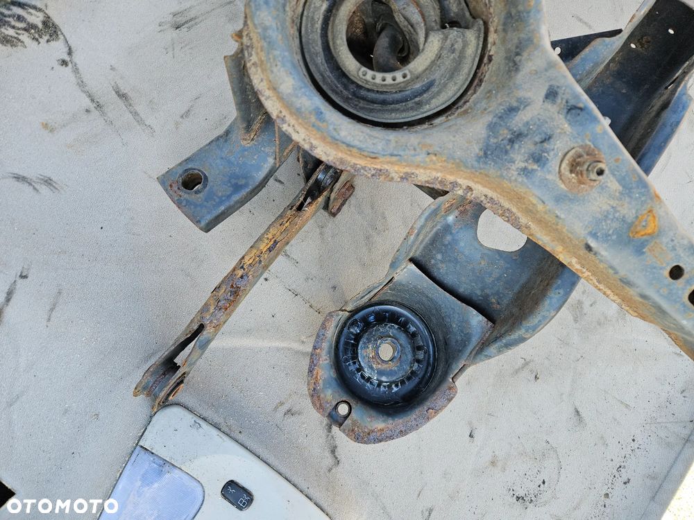 Belka tylna zawieszenia oś sanki Ford Focus Mk3 1,6 TDCI 2012r kombi - 4