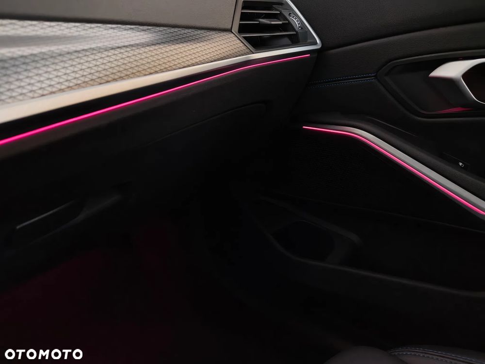 BMW Seria 3 318i M Sport - 12