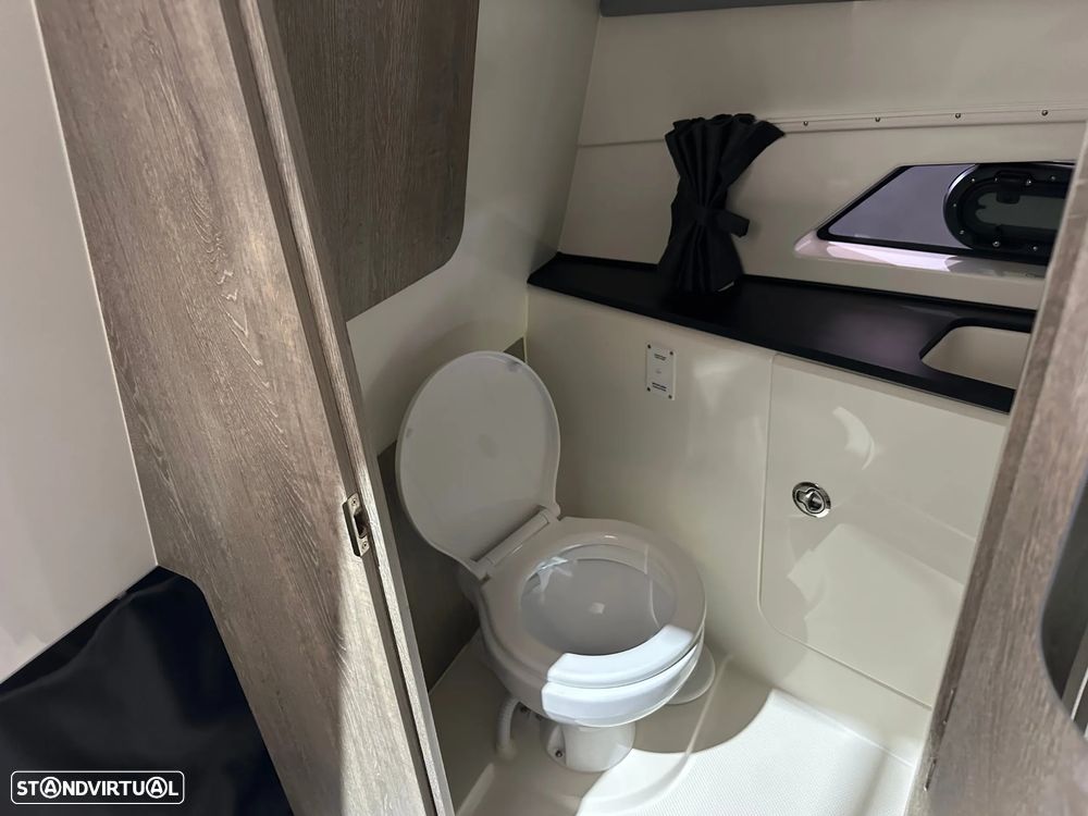 Quicksilver Activ 875 Sundeck - 47