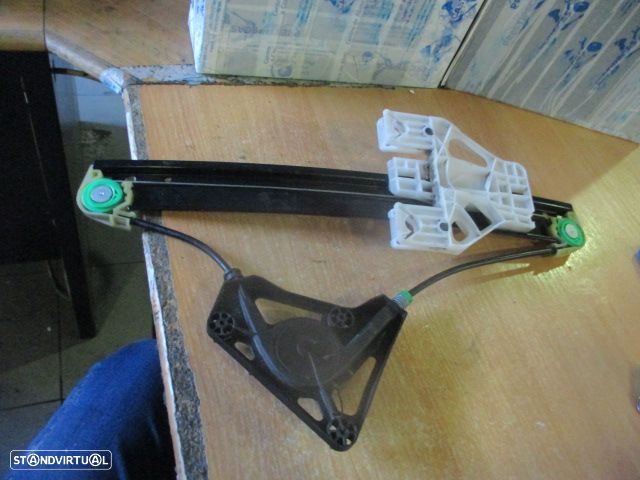 Elevador Sem Motor 8X4839461 AUDI A1 2013 5P TE AUDI A1 SPORTBACK 8X FASE 2  2017 1.6TDI 115CV 5P PRETO TE - 3