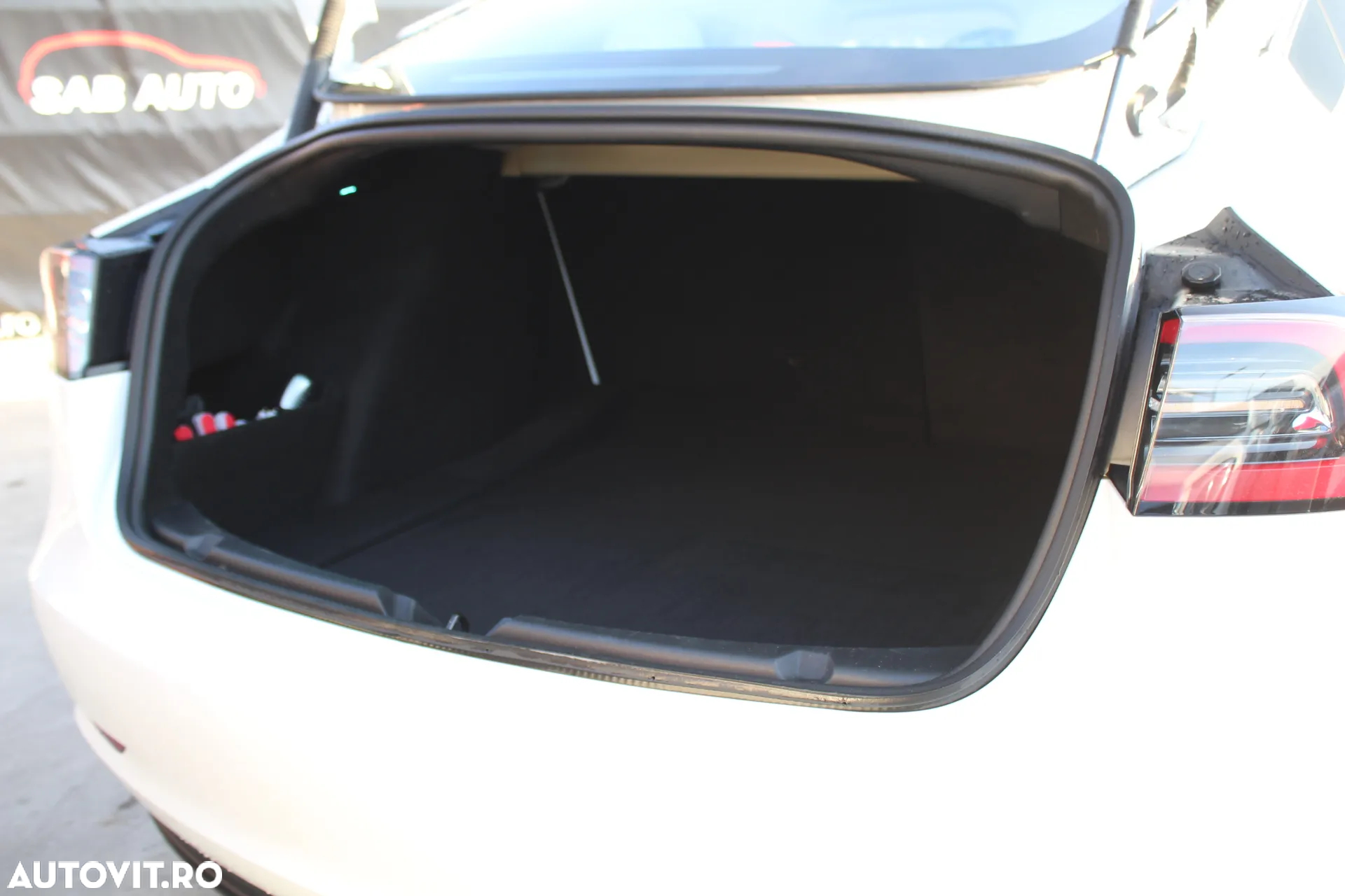 Tesla Model 3 - 10