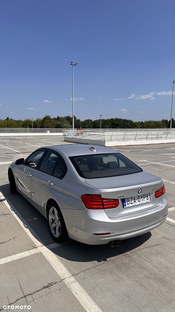 BMW Seria 3 320i - 11
