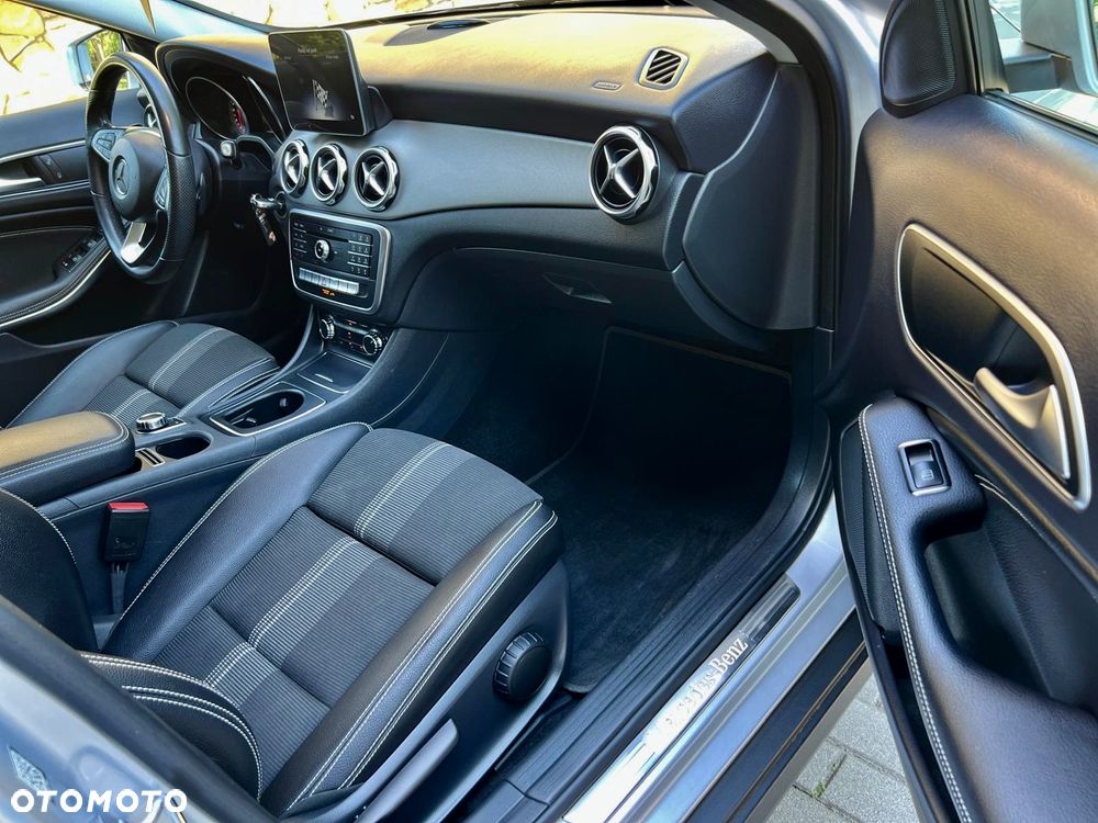 Mercedes-Benz GLA 180 7G-DCT Style - 15