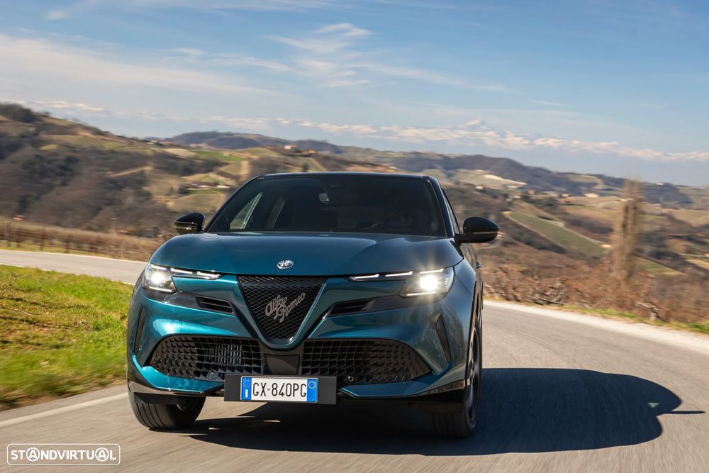 Alfa Romeo Junior 1.2 Intensa Q4 eDCT6 - 2