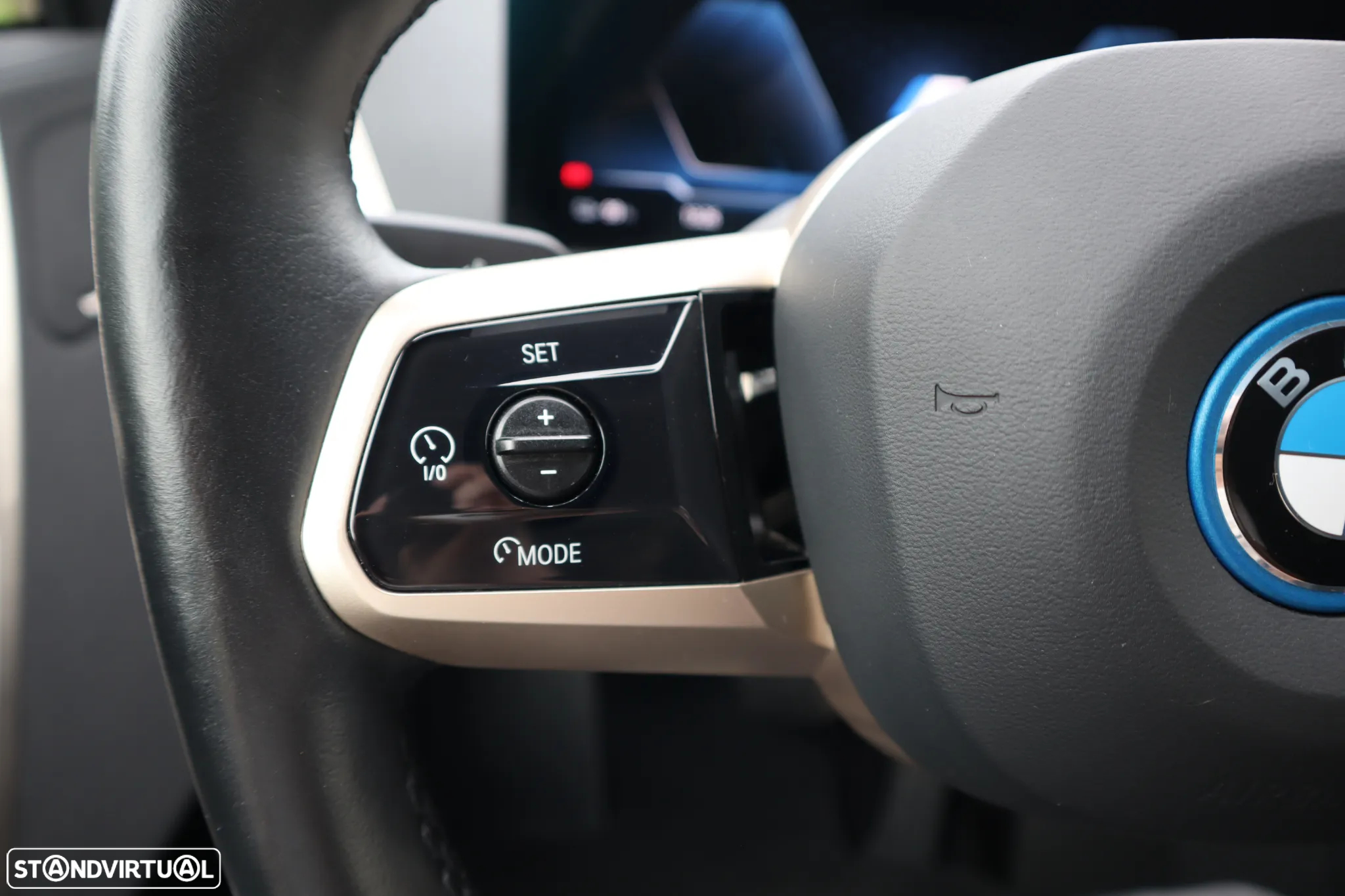 BMW iX xDrive 50 Pack Desportivo - 41