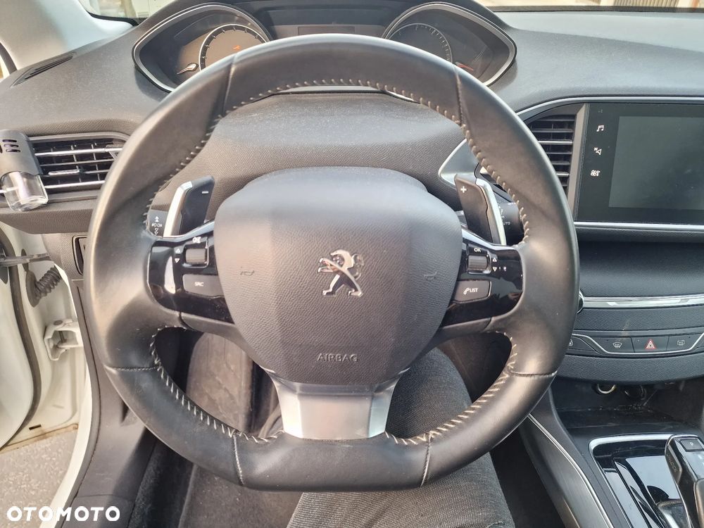 Peugeot 308 PureTech 130 GPF EAT8 Stop & Start Allure Business-Paket - 26