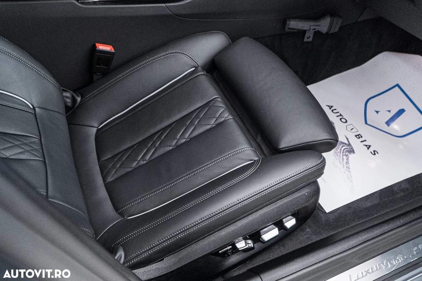 BMW Seria 5 530e Aut. Luxury Line - 40