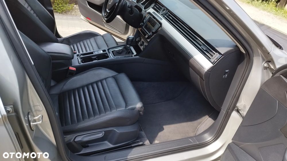 Volkswagen Passat Variant 2.0 TDI SCR DSG Comfortline - 23