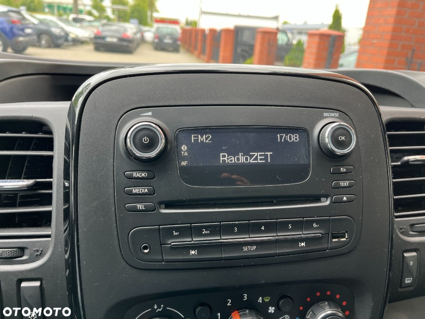 Opel Vivaro - 11