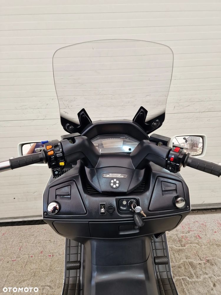 Suzuki Burgman - 27