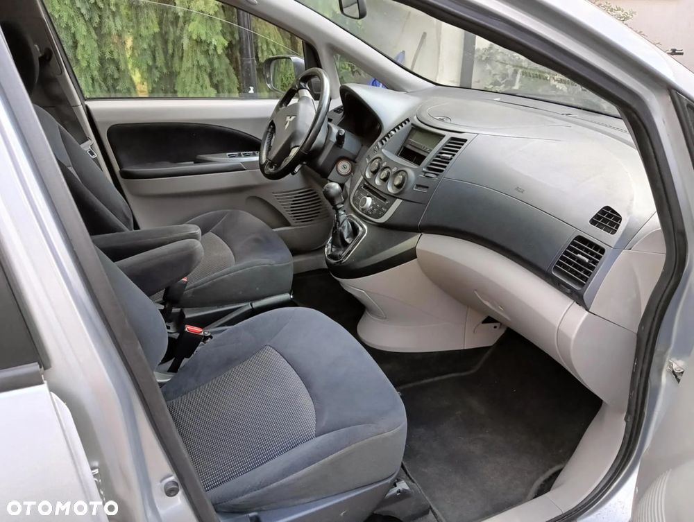 Mitsubishi Grandis 2.0 DI-D 6-Sitzer Intense - 7