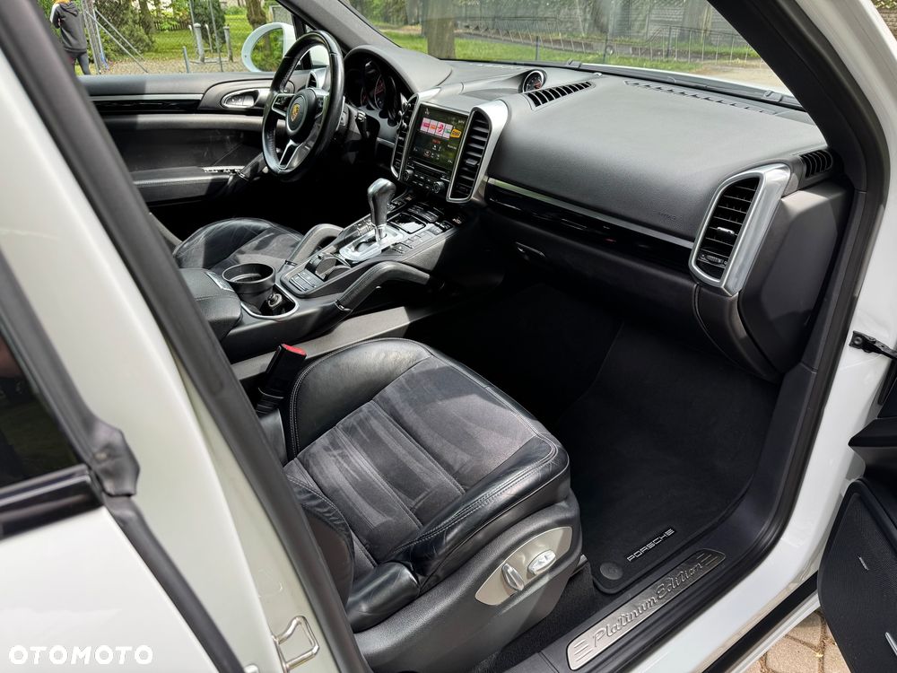 Porsche Cayenne Platinum Edition - 13