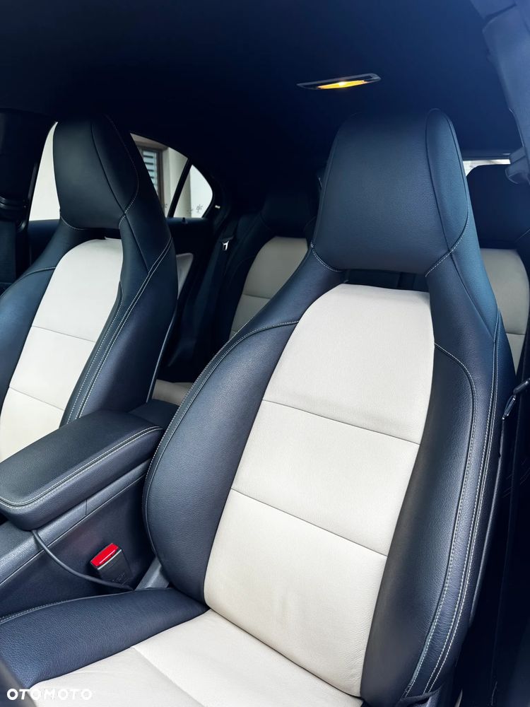 Mercedes-Benz Klasa A 220 4Matic 7G-DCT Urban - 12