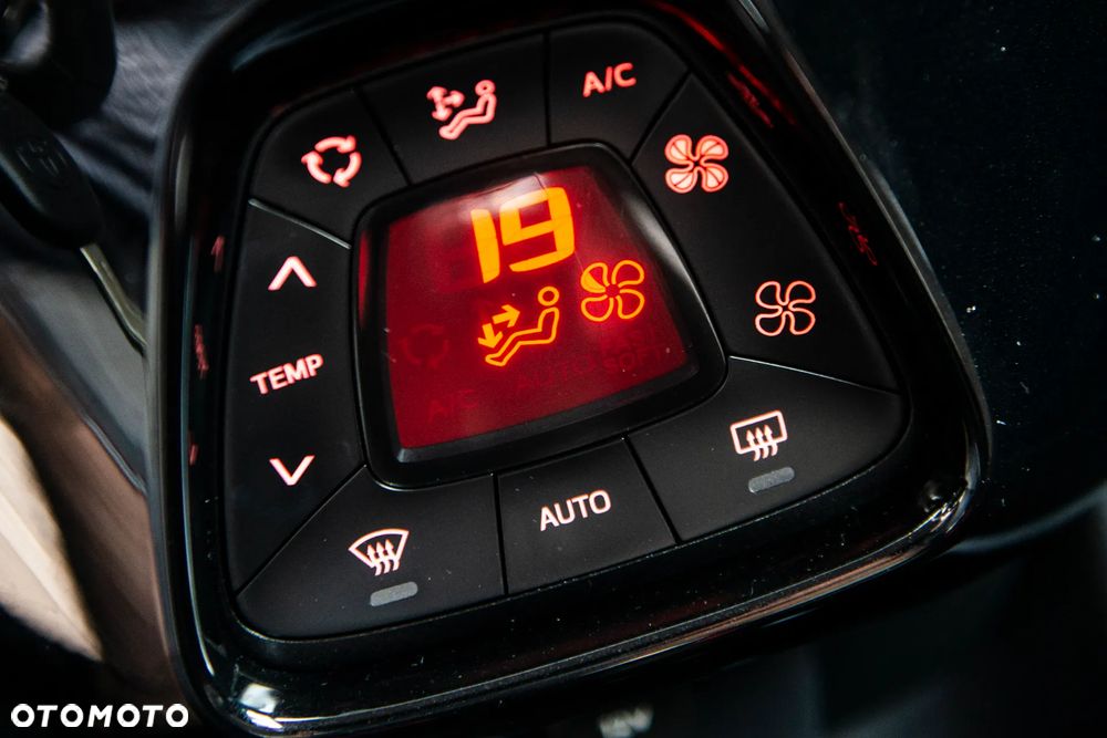 Toyota Aygo x-business - 30