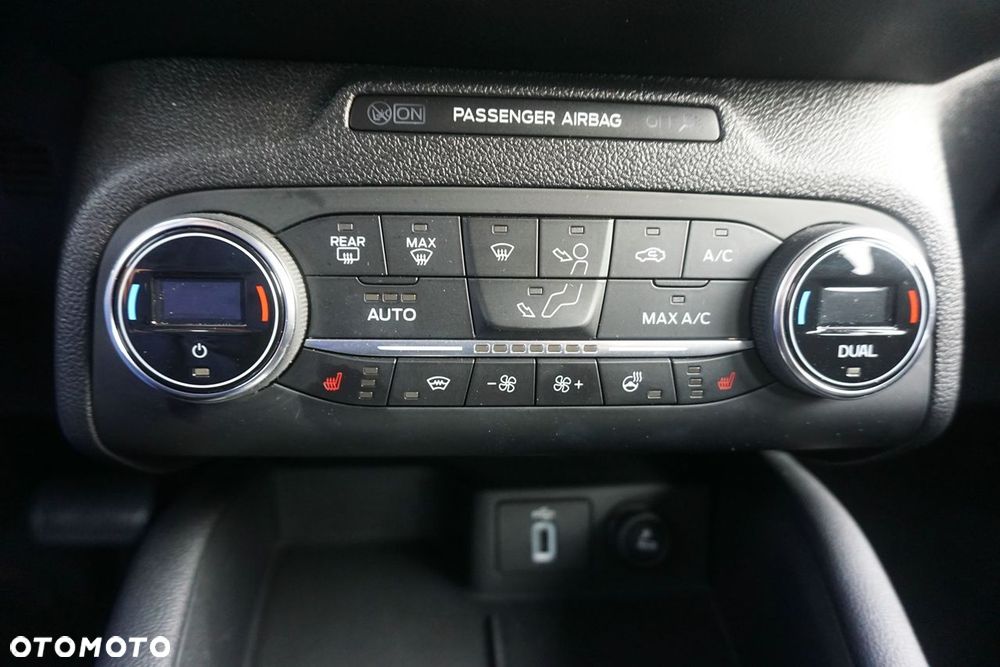 Ford Focus 1.5 EcoBlue Start-Stopp-System TITANIUM - 19