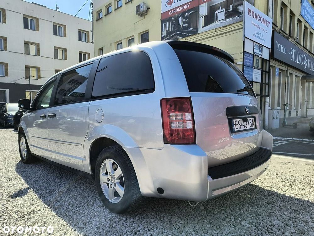 Dodge Caravan - 24