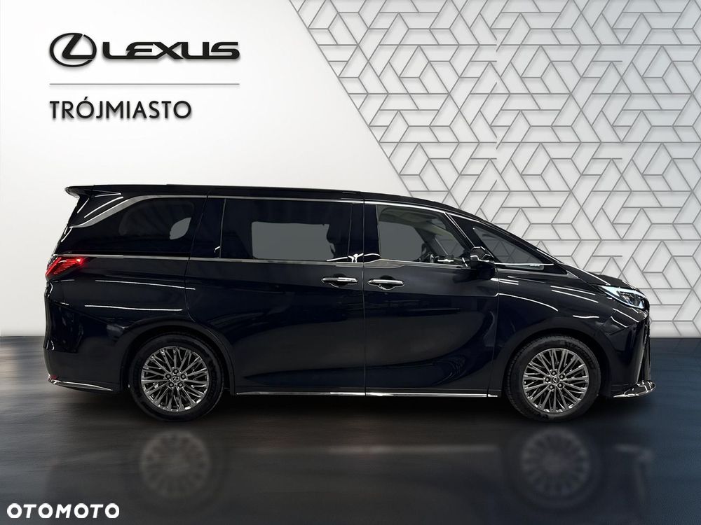 Lexus LM - 7